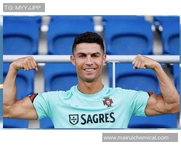 银色头发的足球明星是谁他在绿茵场上的传奇故事揭秘